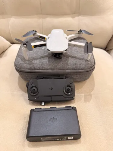 Drone Mavic Mini 1 DJI Combo, 3 baterias com carregador, hélices reserva, 