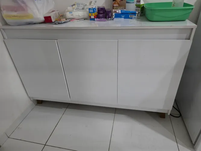 Móvel de apoio com móvel aéreo