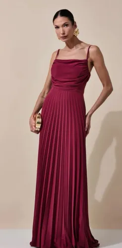 Vestido de festa marsala