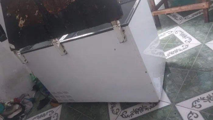 Vende-se u.. Frizer de 2 portas geladeira bem 500