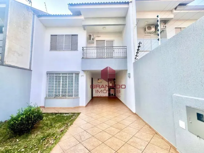 Sobrado com 3 dormitórios à venda, 146 m² por R$ 649.900,00 - Zona 05 - Maringá/PR