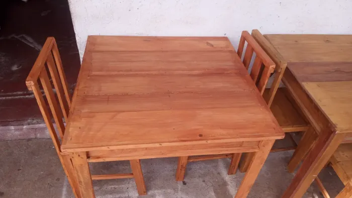 Conjunto de Mesa nova de Madeira Maciça + 4 Cadeiras | Rústico e Resistente novas