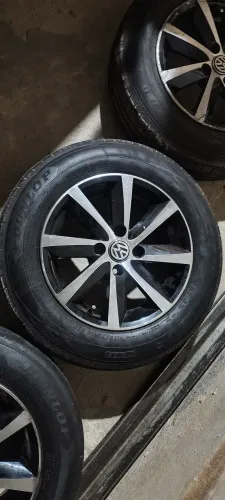 Vendo Pneu e Roda Original VW por onde