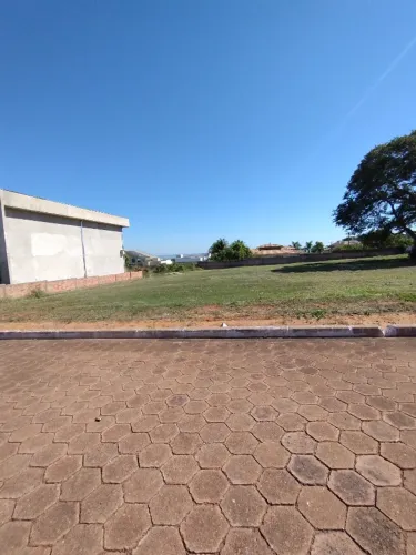Terreno Exclusivo à Venda - Condomínio Portal do Lago / Presidente Epitácio SP. 
