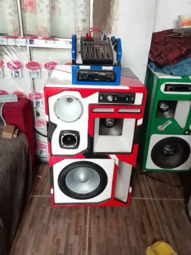 Caixa Bob vermelho e branco 