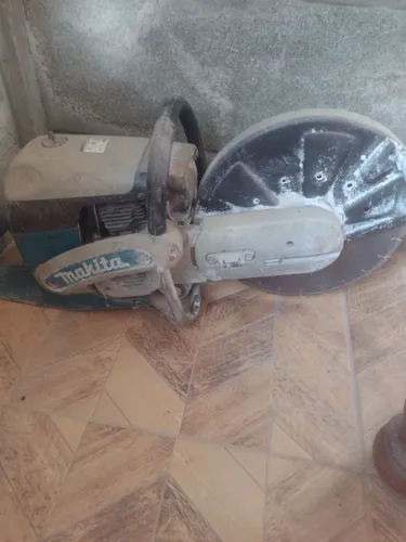 Cortadora de concreto à gasolina Makita