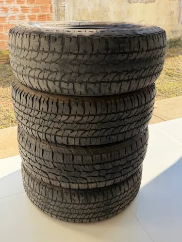 Pneus 215/65 R16