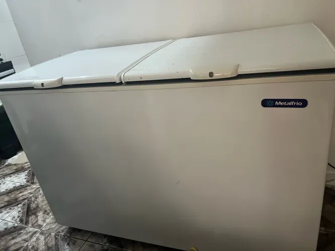Vende-se freezer horizontal pouco tempo de uso
