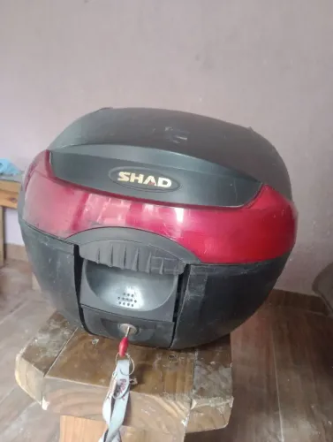 baú traseiro para motocicleta da marca SHAD, modelo SH33. 