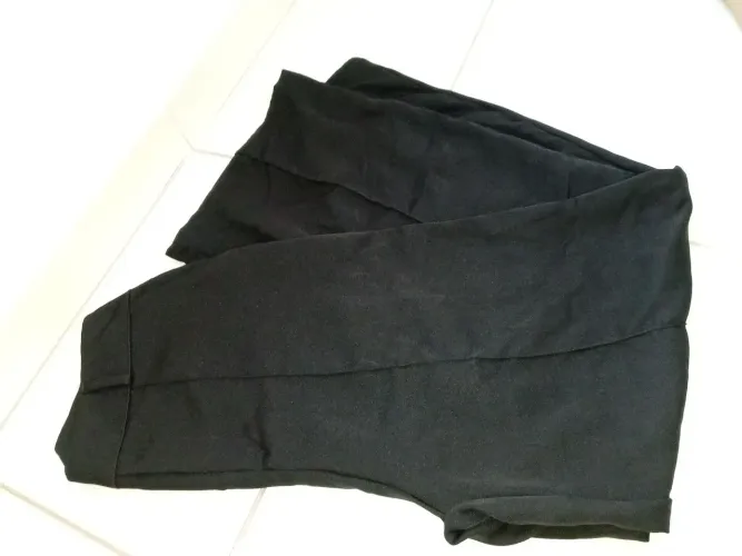 Calça pantalona preta GG(44) nunca usada