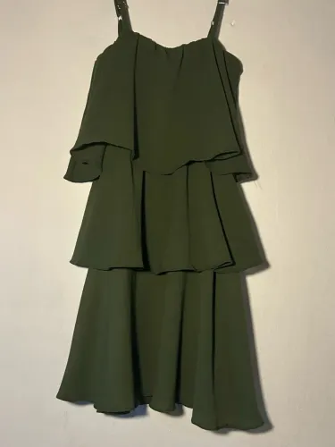 Vestido midi com babados