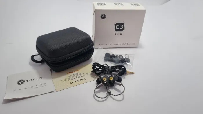 fone de ouvido intra-auricular TinHiFi C3 MKII.