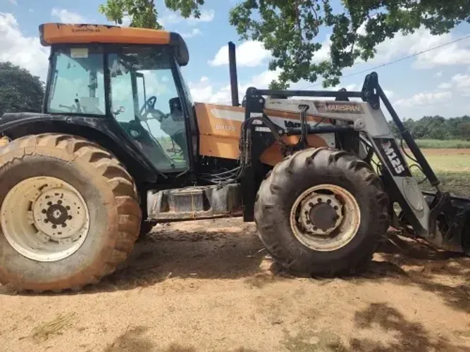 Trator Valtra BH180 2014 com ótimas condições