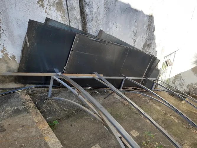 Vendo estrutura para cobertura de policarbonato