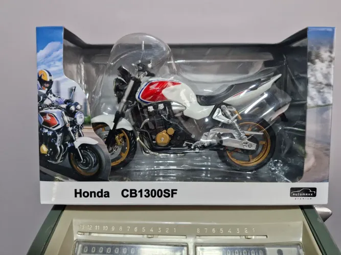 Miniatura Honda CB1300 1.12 18cm