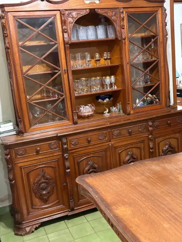 Mesa e cristaleira retrô