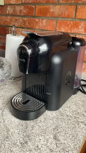 Cafeteira deltaQ aceita cápsulas está nova, pra fazer retirada no local