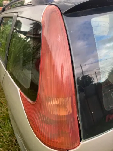 LANTERNA ESQUERDA PEUGEOT SW206