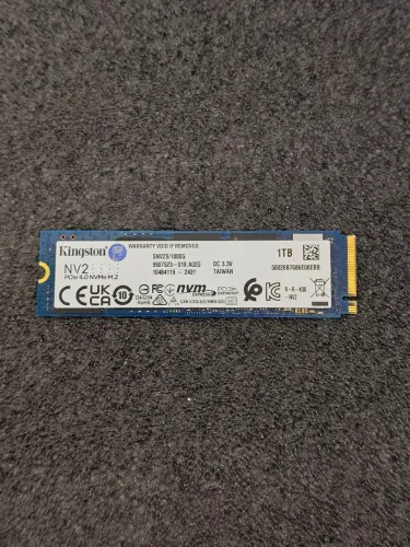 SSD M.2 NVMe 1TB Kingston NV2 PCIe 4.0 (Até 3600MB/s) - Excelente Estado (Pouco Uso)