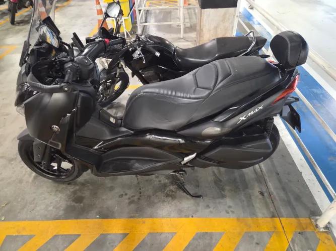 Oportunidade! Xmax 250cc 2022 preta, vários acessórios extra