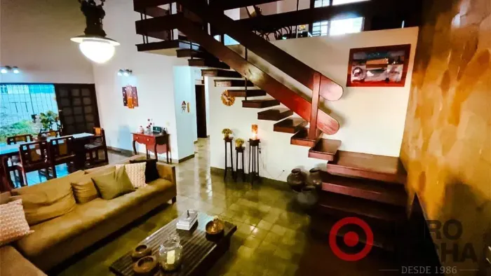 Casa Exclusiva 354m² com 5 Quartos,Terraço,Quintal com churrasqueira | 4 Vagas