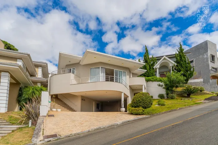 Casa em Condomínio, 04 Suítes, 06 Vagas, Piscina Aquecida, São Lourenço, Curitiba.