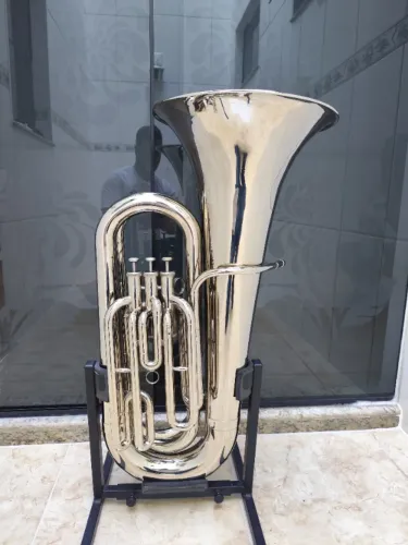 Tuba 3/4 Weril J310 em dó - Niquelada R$6500,00 - Aceito trocas - Parcelo 18x cartão