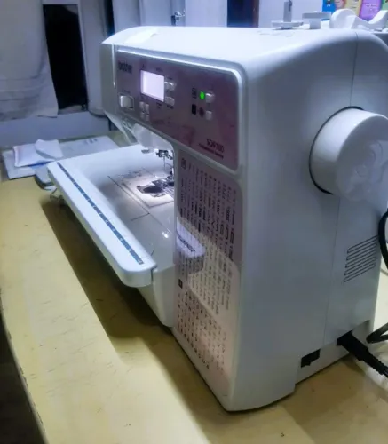 Maquina de costura brother SQ9100