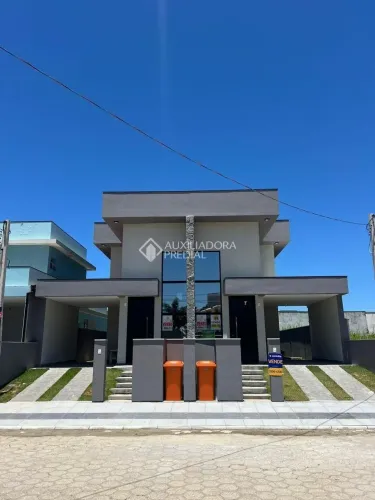 Excelente sobrado no Carianos NOVO