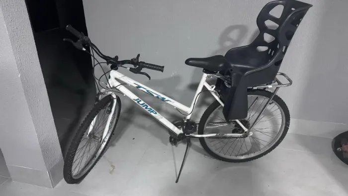 Bicicleta com cadeirinha para criança
