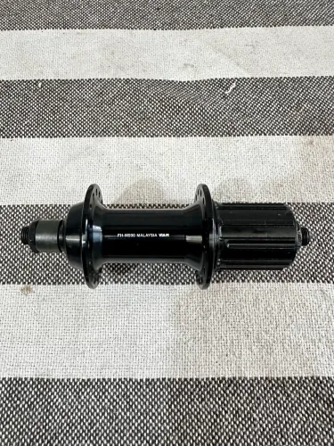 Cubo shimano deprê FH M590 32F
