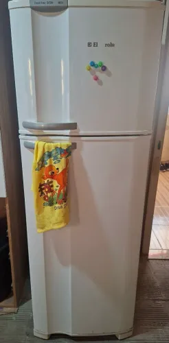 Vendo Geladeira Eletrolux