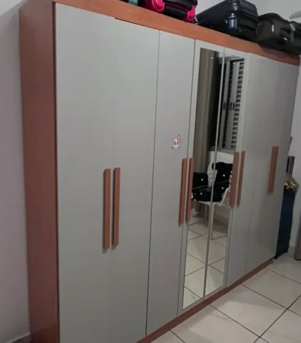 Guarda roupa semi novo