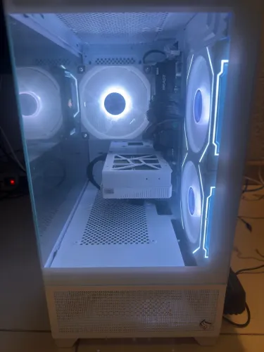 PC GAMER - RTX 5060 Ryzen 7 5700x 