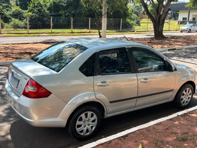 Ford Fiesta Sedan 1.0 8V Flex 4P 2008