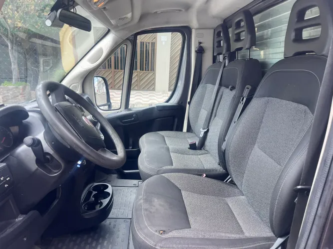 Fiat Ducato chassi com baú cat B