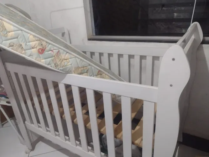 Vendo berço estilo americano com colchão novo