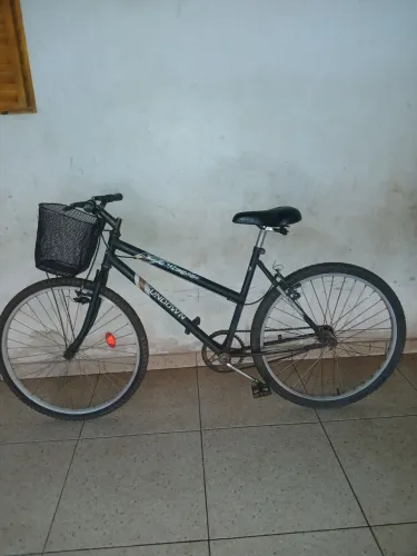 Vendo uma bicicleta e um fogão
