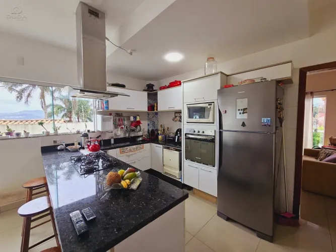Casa Geminada ampla na Trindade