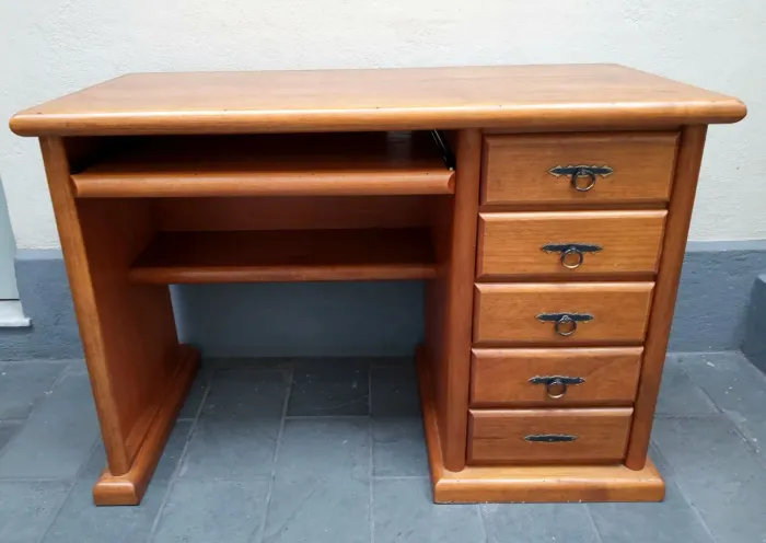Mesa de Computador em Madeira