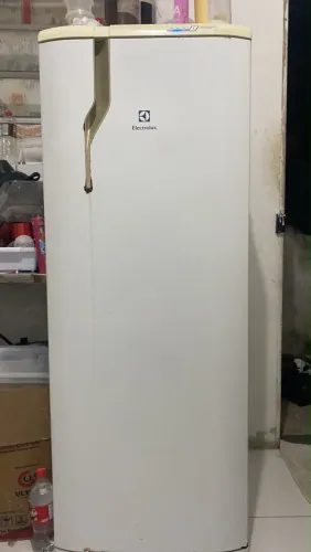 GELADEIRA À VENDA ? ÓTIMA OPORTUNIDADE!