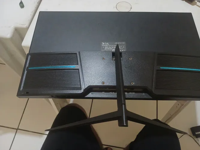 Monitor com sisplay quebrado