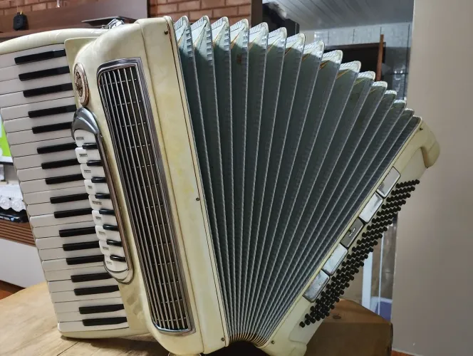 Acordeon lo Duca bross quarta e quinta de voz oitavada 