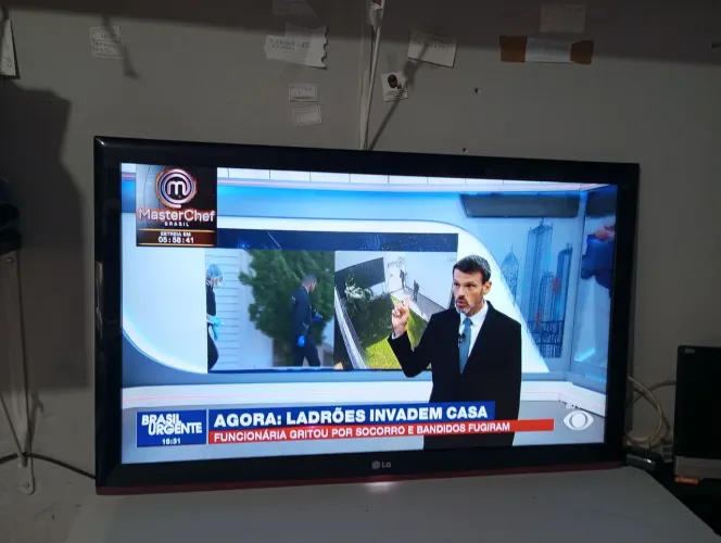 Vendo essa TV 42 polegadas TV funcionando perfeitamente não é smart