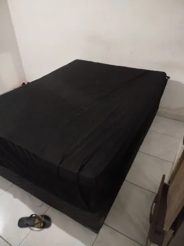 Cama de casal semi nova