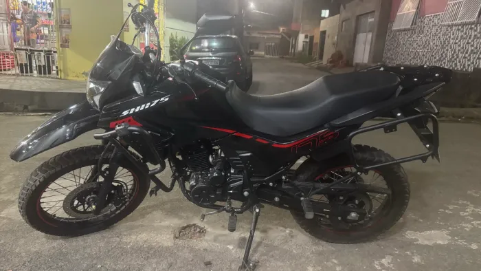 Pra venda , moto está semi nova pouco tempo de uso
