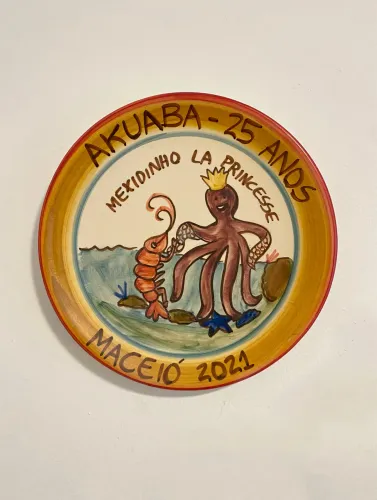 Prato Decorativo de Parede Akuaba 25 Anos Maceió 2021 Mexidinho La Princesse