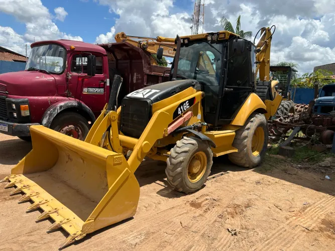 Retroescavadeira CAT 416e