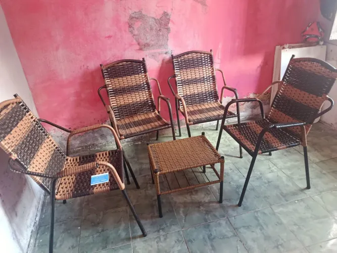 Conjunto de Cadeiras com mesinha, ótimo para sua sala ou terraço