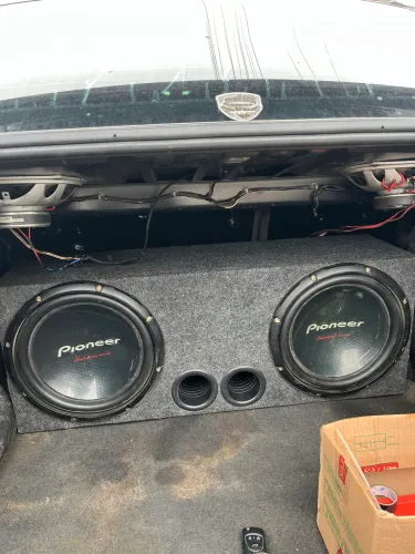Subwoofers Cara preta